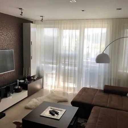 - Apartmanovy Dom Plesnivec Доновалы